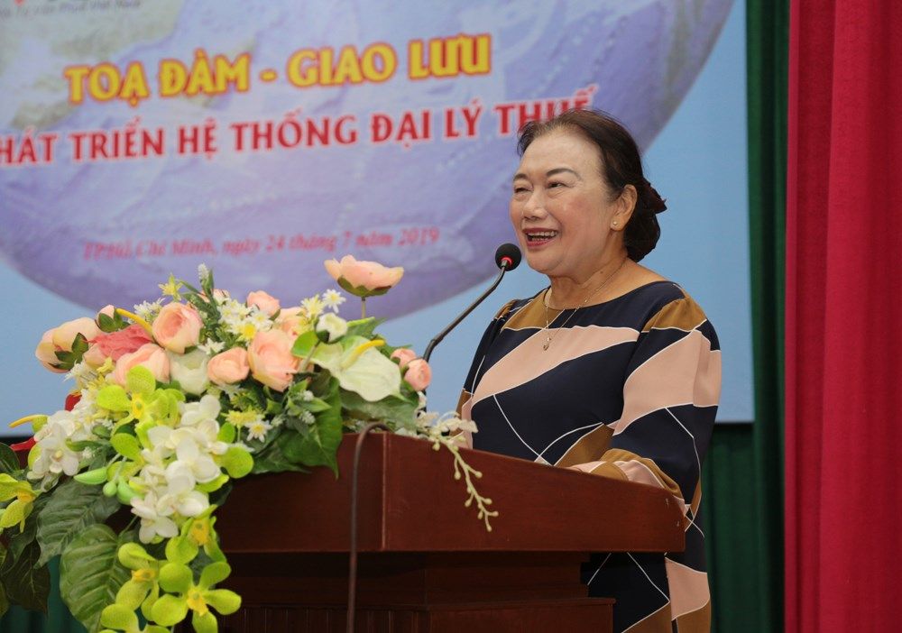 Bà Nguyễn Thị Cúc – Chủ tịch Hội tư Vấn thuế Việt Nam phát biểu tại Chương trình 